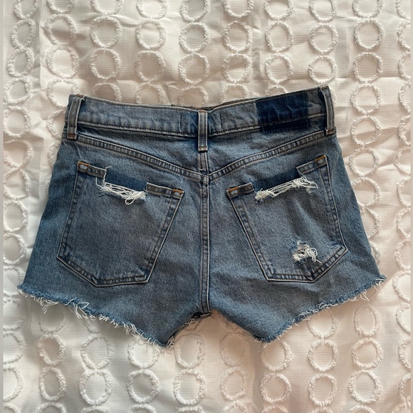 Abercrombie & Fitch, The Mom Short High Rise, Medium Destroyed, Size 27/4 - Picture 4 of 5